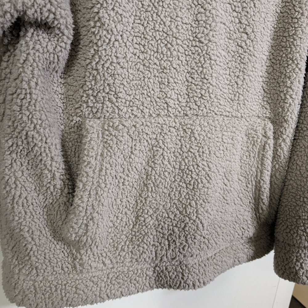 American Eagle fluffy sweater - Picture 4 of 4